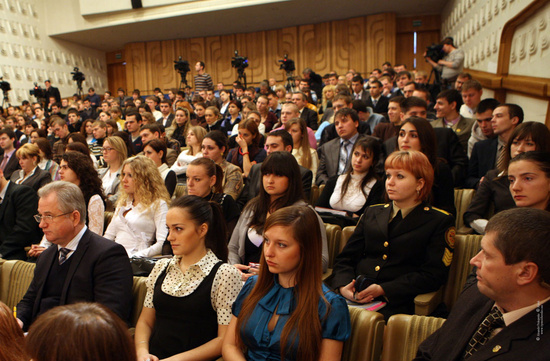 Кабмін об'єднає 4 вузи в Закарпатський університет