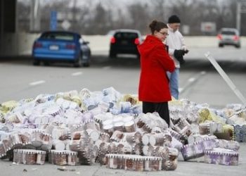 У США на автотрасі вивалилося 18 тон морозива