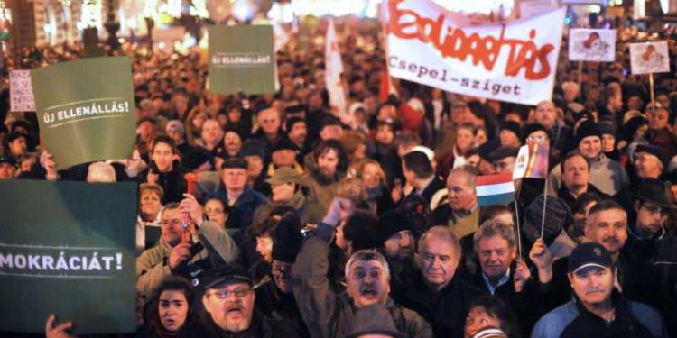 Венгры протестуют против новой конституции