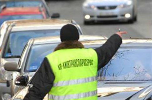 Украинские водители больше могут не платить деньги парковщикам