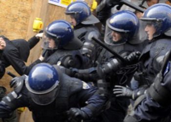 Хорватские противники евроинтеграции в подрались с полицией
