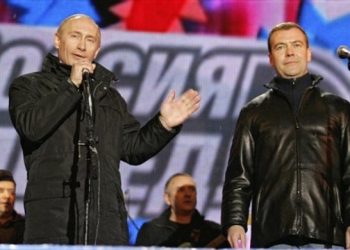 Путин собирает рекордный, 200-тысячный митинг