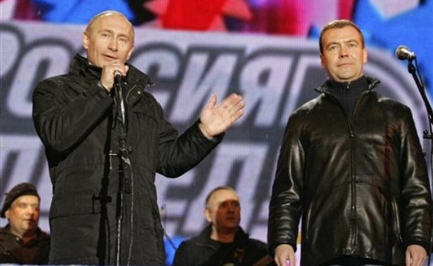 Путин собирает рекордный, 200-тысячный митинг