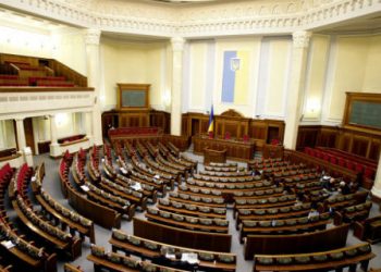 Депутаты изгнали из Рады Лелюка и Каськива