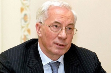 Азаров учит пользоваться Интернетом
