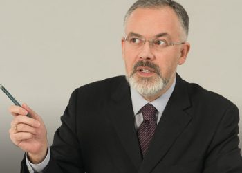 Оппозиция точит вилы на Табачника