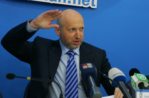 Турчинов решил, что пора спасать страну от этой власти