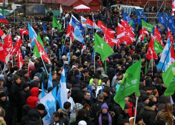 128 тысяч человек митингуют в поддержку Путина на Поклонной горе