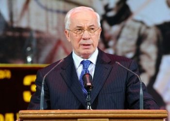 Азаров: Нам не нужны специалисты с бумажкой в кармане