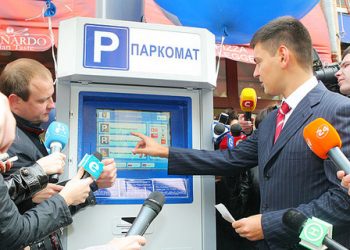Украина поздравит водителей на День смеха новыми паркоматами