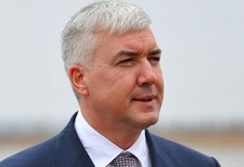 Военная рокировка: Янукович окружает странными людьми