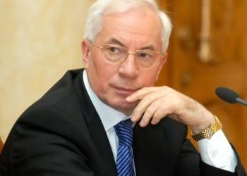 Азаров оправдывается насчет увольнения членов правительства