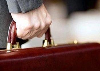 Госслужащие смогут работать после 65