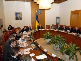 Министров обязали идти на контакт с представителями СМИ