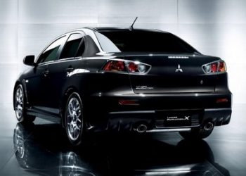 Пьяный на Mitsubishi Lancer пытался перелететь через мост