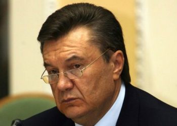 Янукович поможет депутатам деньгами