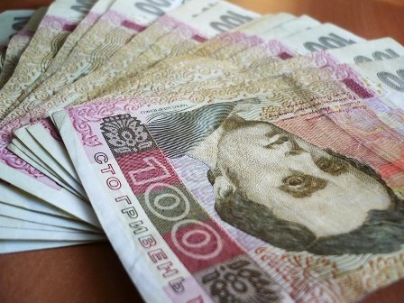 К выборам Янукович поднимет пенсии и зарплаты