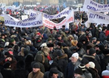 34 тыс человек вышли на митинг на Болотной площади в Москве