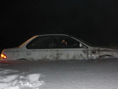 В Крыму в сугробах на трассе застряли 200 автомобилей