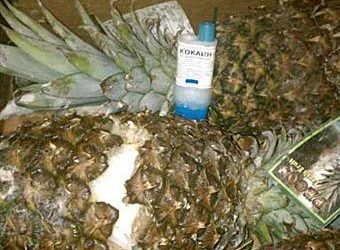 Ананасы были склеены парафином