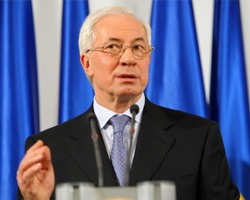Азаров рассказал, что оживляет экономику Украины