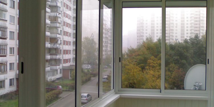 В Україні ввели податок на засклені балкони