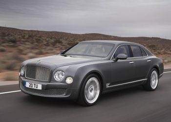 Ексклюзивні бокали з кришталю ручного гранування в Bentley Mulsanne