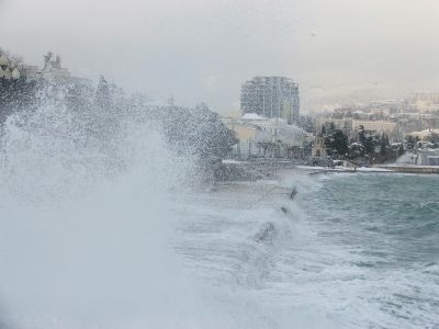 Женщину нашли на берегу моря под Ялтой