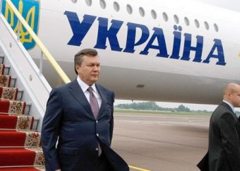 Януковичу купили самолет с позолоченной ванной и спальней за $86 млн