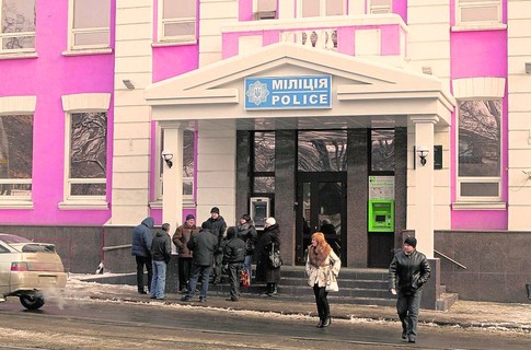 Для туристов Евро украинскую милицию переименовали в «Рolice»