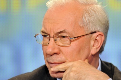Азаров уверен, что власти у него достаточно