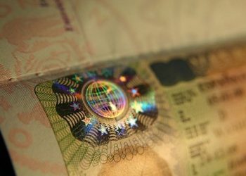 Польша начала отказывать украинцам в визах