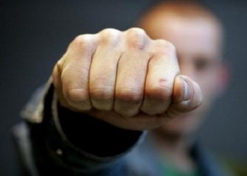 18-ти летний спортсмен обругал и избил милиционера
