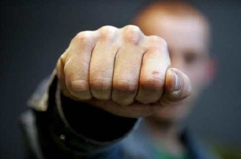 18-ти летний спортсмен обругал и избил милиционера