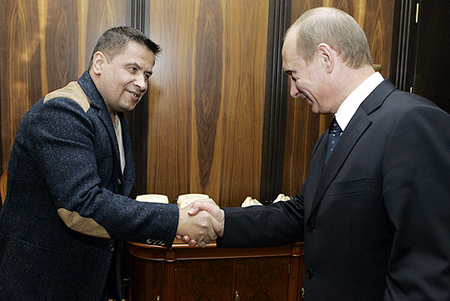 499 доверенных лиц Путина