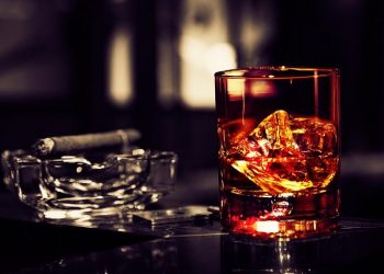 Коммунисты хотят ввести госмонополию на спиртное и сигареты