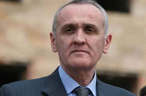 Медведев предложил Анквабу помощь в расследовании покушения