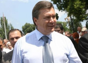 Янукович поручил Азарову взяться за село