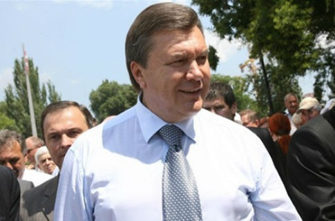 Янукович поручил Азарову взяться за село