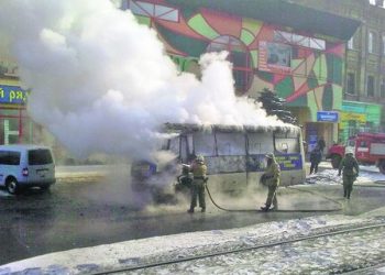 В Днепропетровске загорелась маршрутка с 27-ю пассажирами