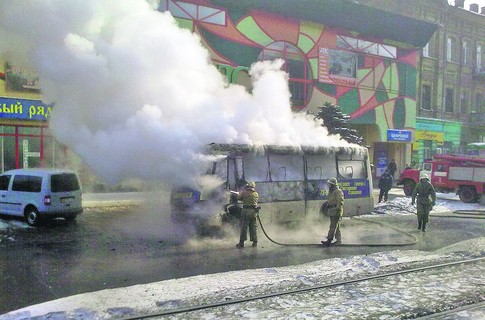 В Днепропетровске загорелась маршрутка с 27-ю пассажирами