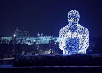 Одну из самых известных скульптур в мире везут в Киев