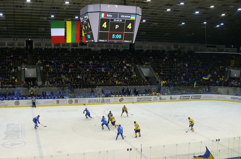 Збірна України з хокею поступилась італійській команді