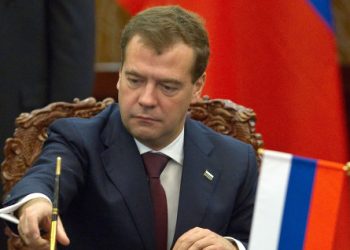 Медведев подписал закон о химической кастрации педофилов