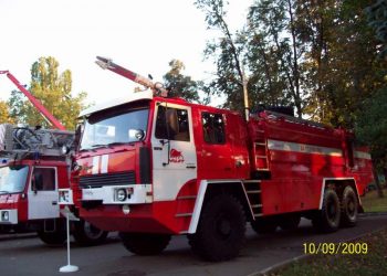 В Керченском проливе десятки кораблей ждут помощи: бойцы МЧС эвакуируют больных