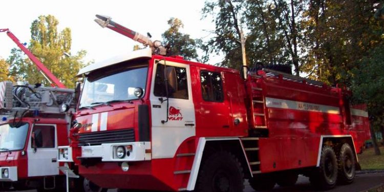 Військові взялися за порятунок людей і машин в Криму