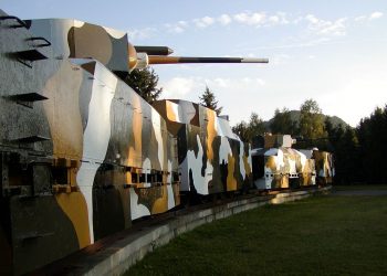 Российская оппозиция отправится в тур по стране на «агитбронепоезде»