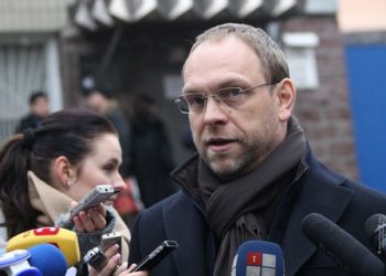 Власенко под угрозами расстрела прорвался в колонию Тимошенко