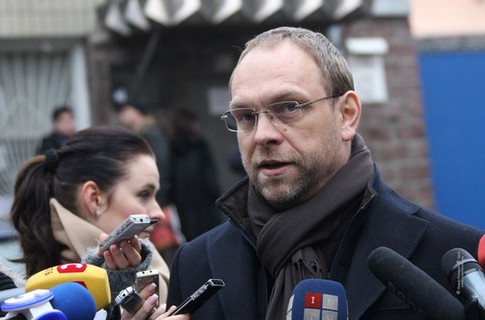 Власенко под угрозами расстрела прорвался в колонию Тимошенко