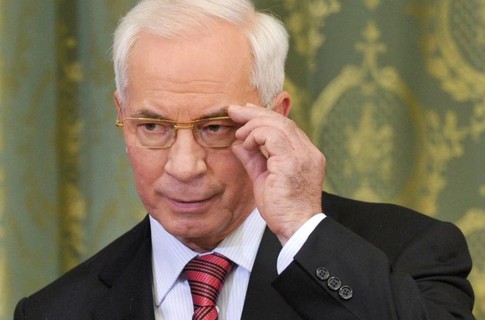 Азаров благодарит военных за честную службу и патриотизм